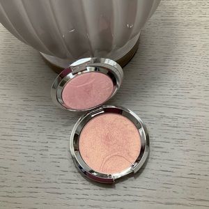 BECCA x Sananas Parisian Nights Highlighter